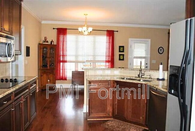 Photo - 2011 Hayes Dr