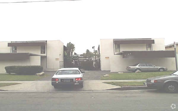 7351 Variel Ave