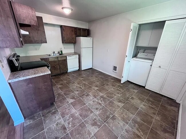 Photo - 4323 N Commercial Ave Unit 4323