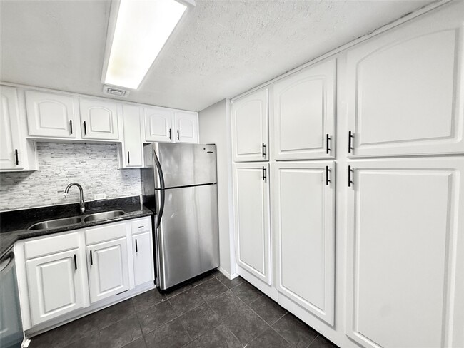 Photo - 2016 Main St Unit 2204