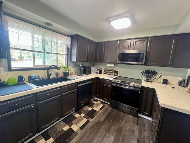 Photo - 1130 Hemlock Ct