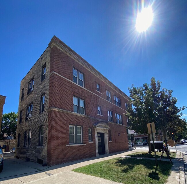 Building Photo - BRAND NEW REMODEL! Evanston 1BR! Heat incl... Unit 303 Rental