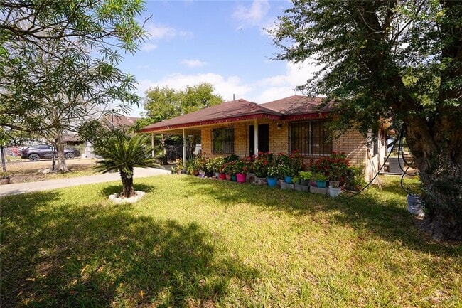 2803 Minnie Ave