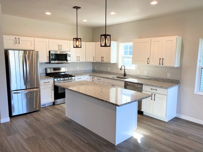 4 bed, 3.5 Bath Single Family Home (Middle... - 4 bed, 3.5 Bath Single Family Home (Middle...