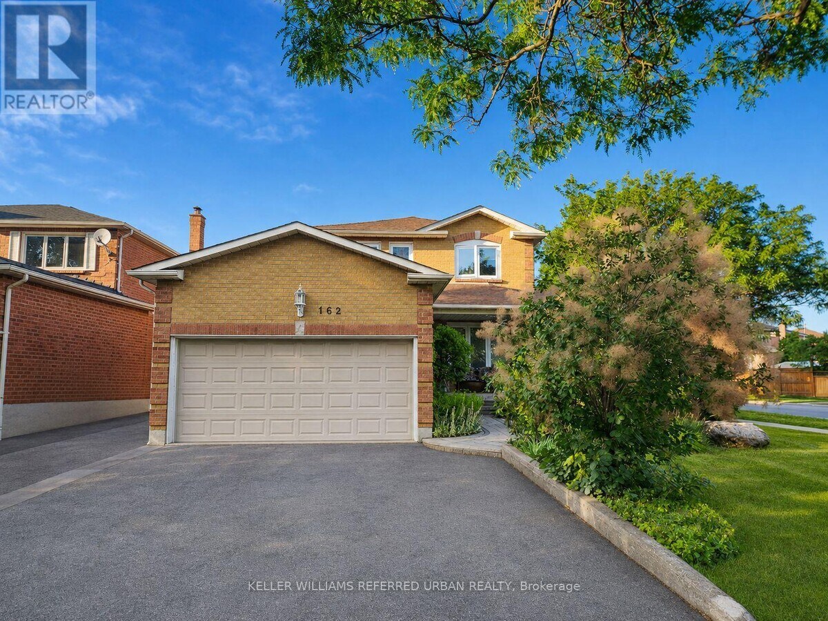 Photo - 162 Largo Crescent