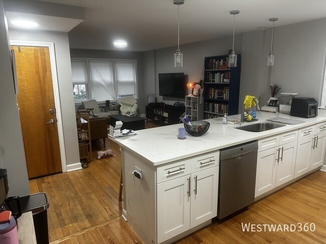 Photo - 2821 W Summerdale-2E Unit 2E