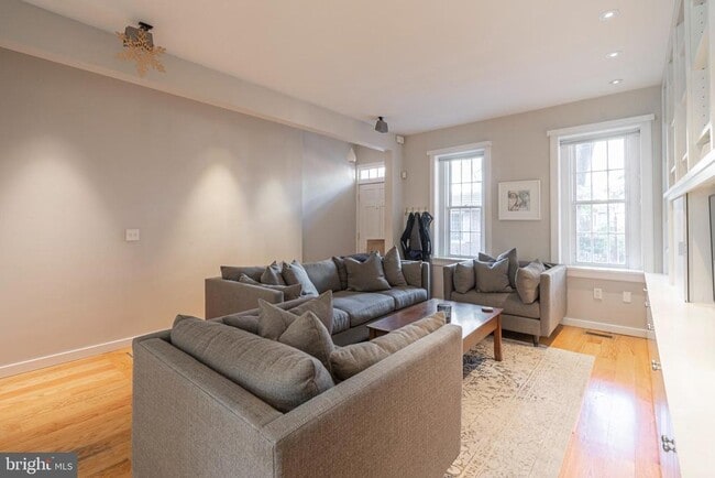 Photo - 220 Delancey St