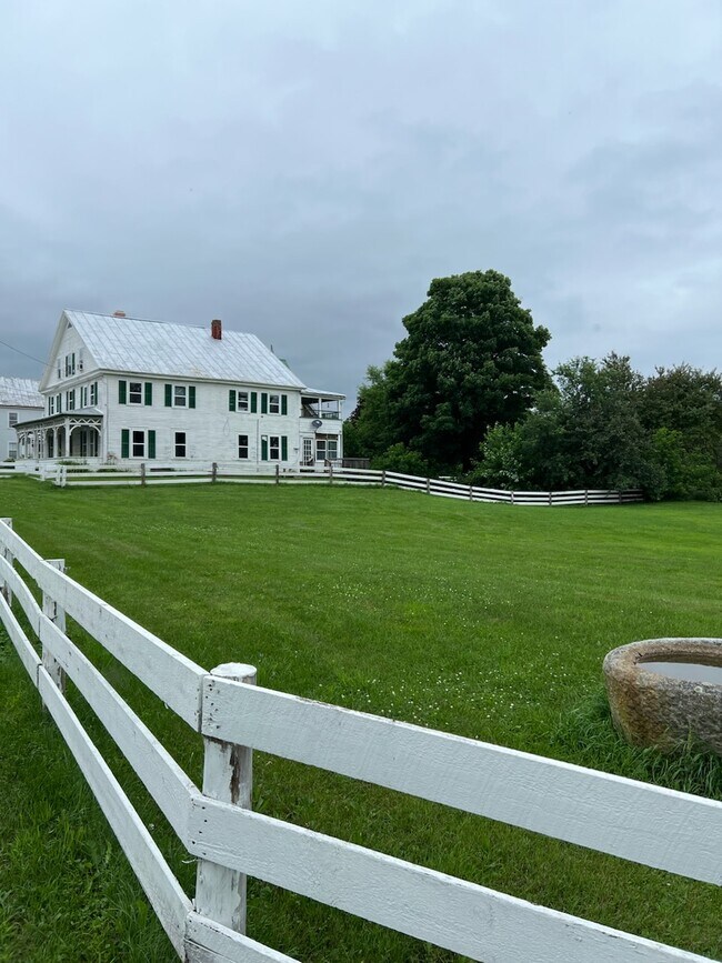 Photo - 4615 US-5 Unit Main Floor