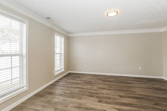 Photo - 733 Sinclair Way