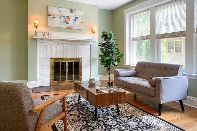 Building Photo - WOW!!! NO FEE AND VERY NICE 2 BED AVAILABLE 9/1