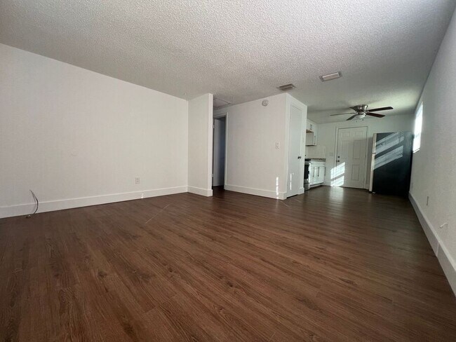 Photo - 9325 Goldenrod Rd Unidad B