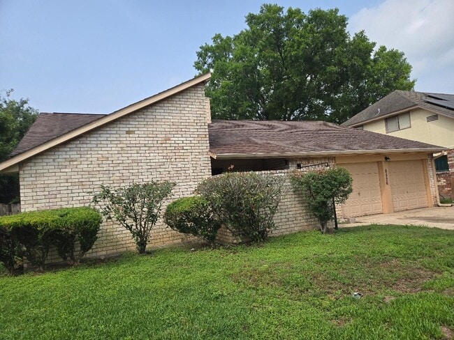 Building Photo - 8526 Quailcrest Dr