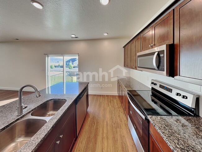 Photo - 1175 Wagon Way