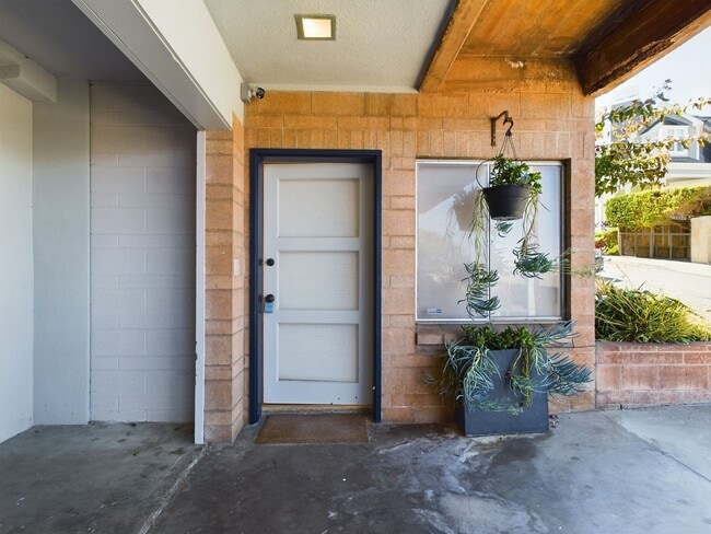 Photo - Beautifully remodeled studio downtown PG