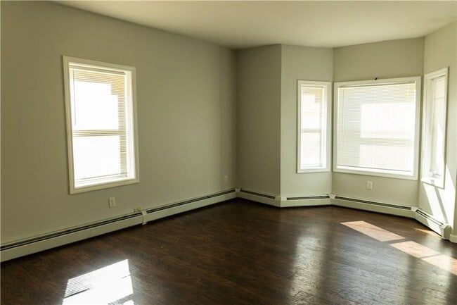 Photo - 287 Manton Ave