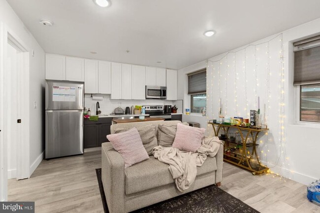 Photo - 1153 N Front St Apartment Unit 2F