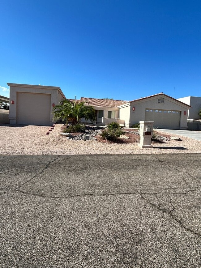 Building Photo - Unfurnished Home!