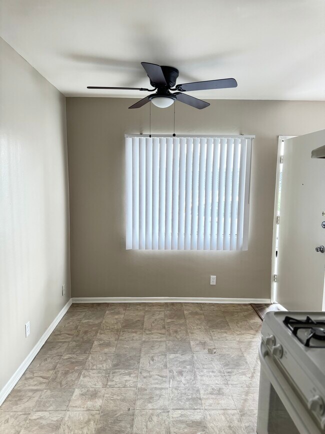 Photo - 6112 Vineland Ave Unit 4