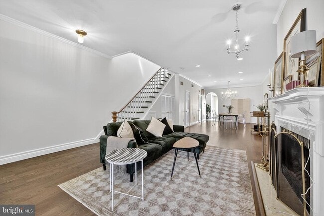 Photo - 334 11th St SE