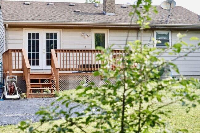 Photo - 580 Comstock Ave