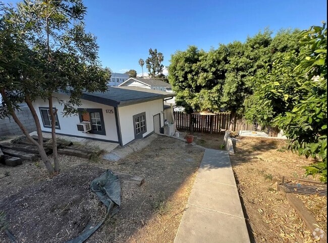 Building Photo - 1725 Kent St Rental