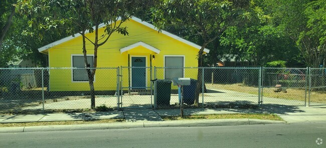 Building Photo - South Laredo Rental