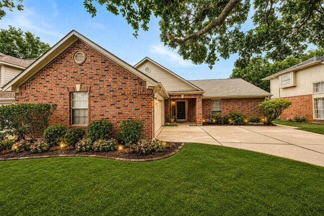 Building Photo - 22319 Rangeview Dr