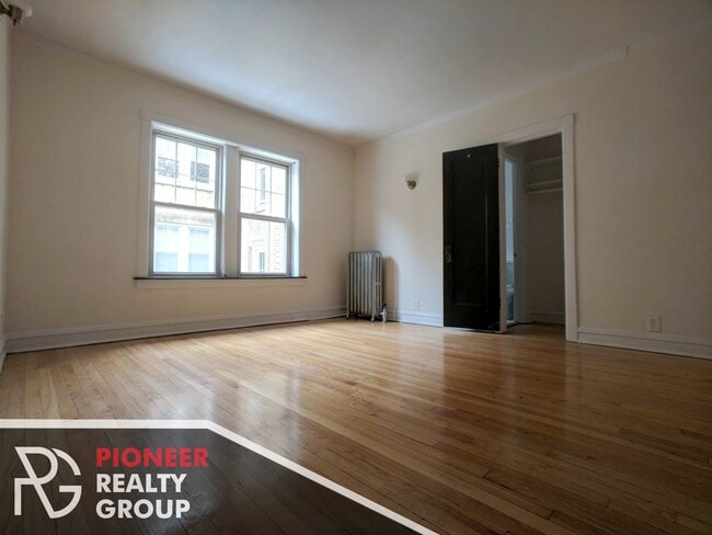 Building Photo - 2122 W Ainslie St Unit 2106-2N