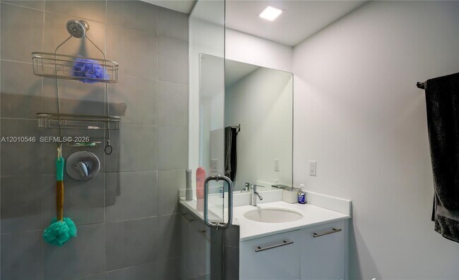 Photo - 92 SW 3rd St Unidad 2410