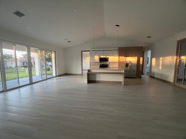 Photo - 4327 Kinlock St