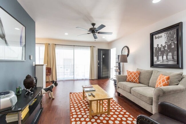 Photo - 1348 N Vista St Unidad 3