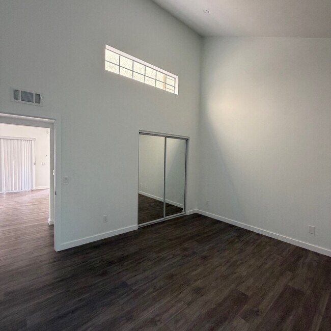 800 E June St