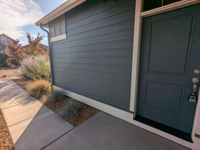 Photo - Newer 3 bedroom plus Den and Amenities in The Bridges