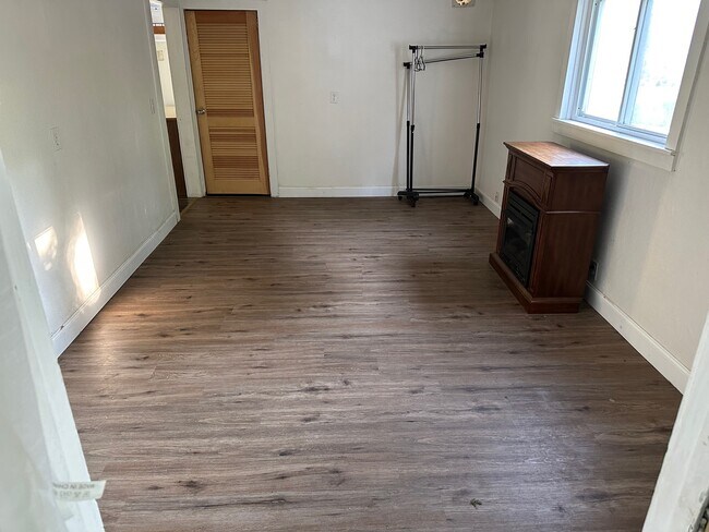 54 Single St Unit C
