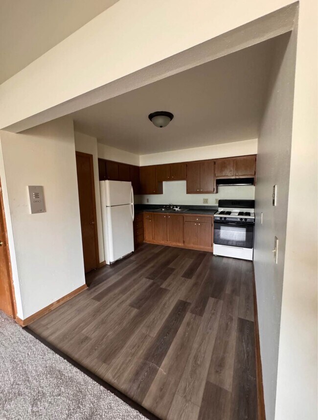 Photo - Spacious 2 Bedroom Apartment Available! Unit B3