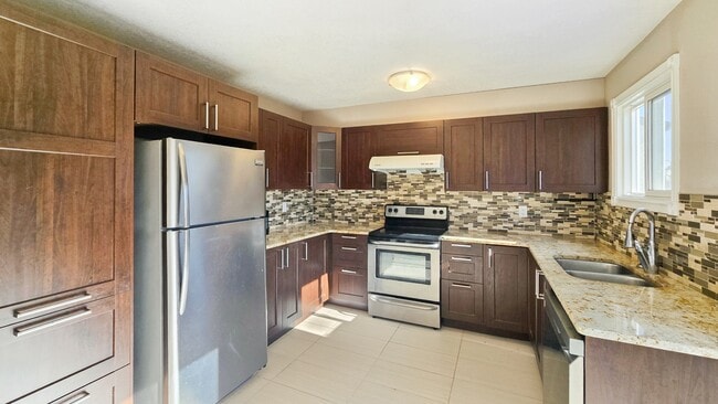 Building Photo - 6015-6015 5 Ave SE