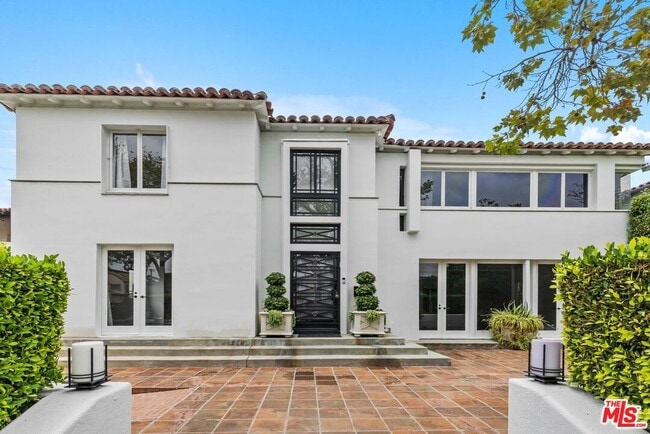 Building Photo - 305 S Bedford Dr