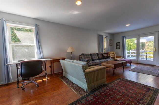 Photo - 636 Old Connecticut River Rd