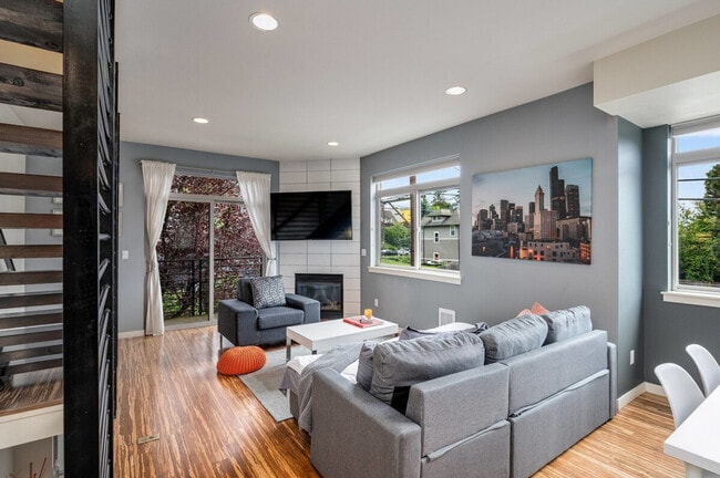 Photo - 1220 E Columbia St Unit ID1035995P