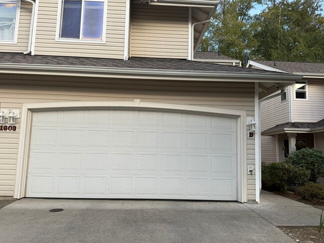 Photo - 1608 Hollow Dale Pl Unit B