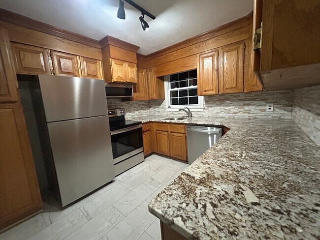 Photo - 511 Homewood Dr