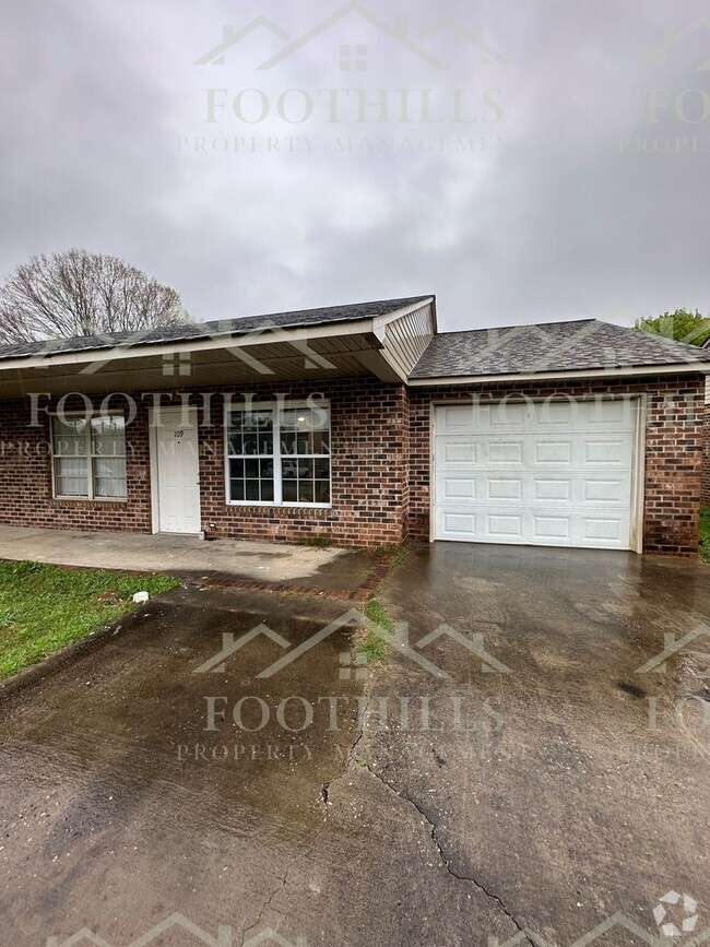 Building Photo - 2 Bedroom Duplex off Hwy 29 S Rental