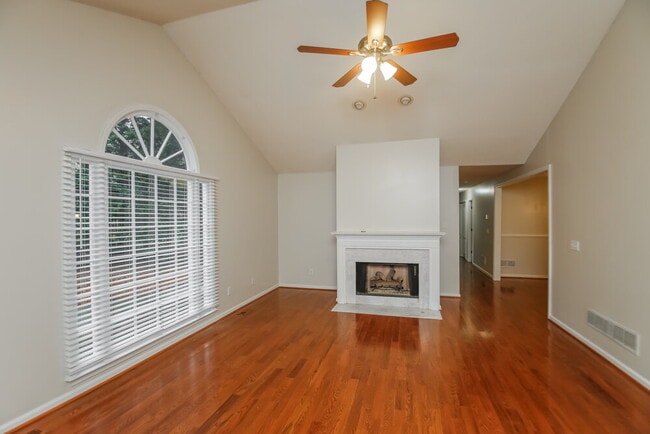 Photo - 2624 Loring Rd NW