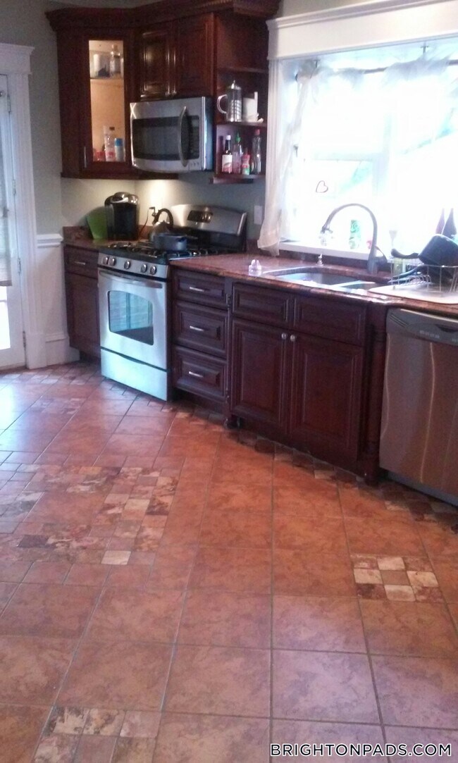 Photo - 127 Nonantum St Unit 2