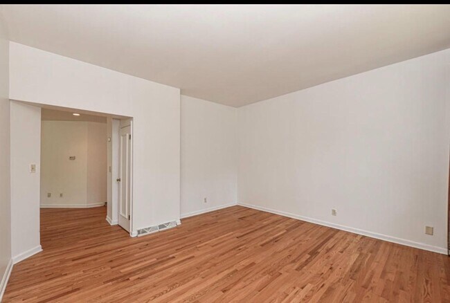 Photo - 2315 N Oakland Ave