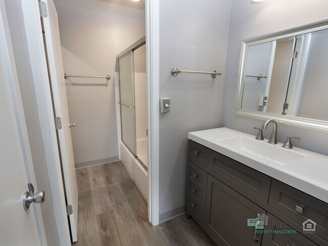 Photo - VALENTINE'S SPECIAL, 1-MONTH FREE RENT! Unidad 2130 - 7A