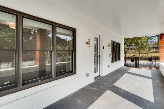 Photo - 564 Parkway Dr NE