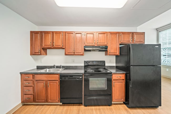 Photo - 235 Pond St Unidad 115