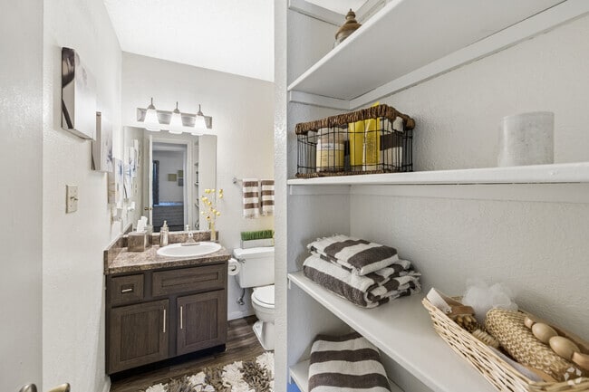 2BR, 2BA - 940SF - Second Bathroom