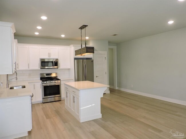 Photo - 1058 W Brainerd St